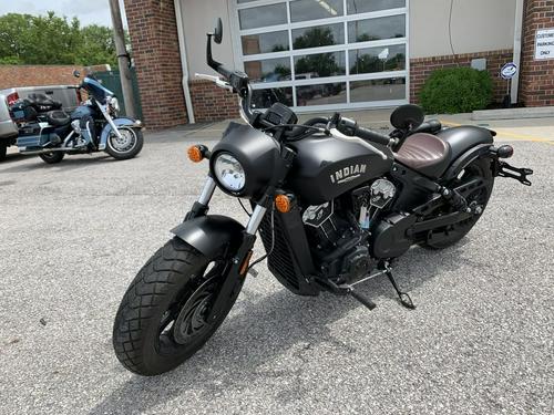 2019 Indian Scout Bobber vs. Triumph Bonneville Bobber Black: Comparison Review