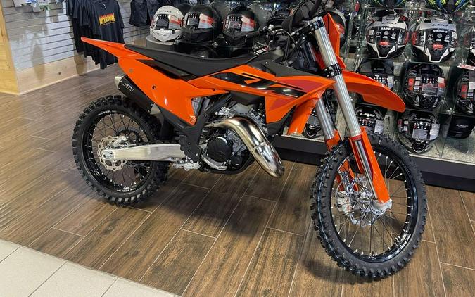 2025 KTM SX Lineup First Look: 300, 250, 150, 125 [11 Fast Facts]