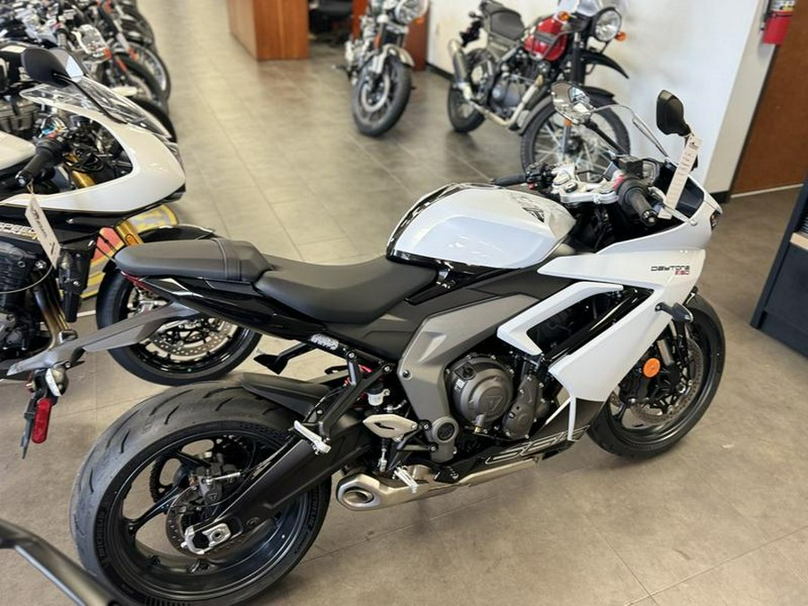 2025 Triumph Daytona 660 Snowdonia White/Sapphire Black