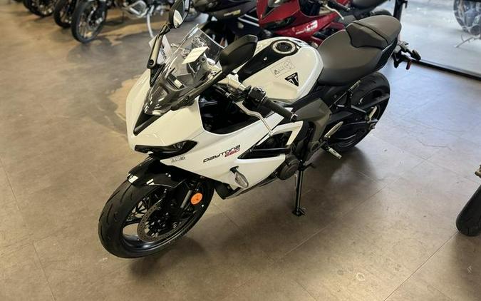 2025 Triumph Daytona 660 Snowdonia White/Sapphire Black