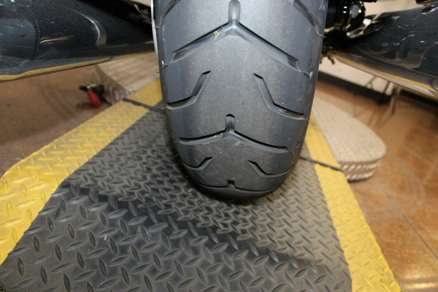 2025 Harley-Davidson® Road Glide® Iron Horse Metallic