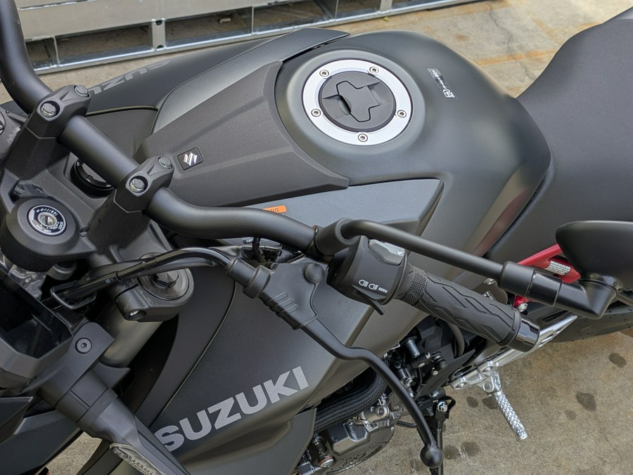 2025 Suzuki GSX-8S