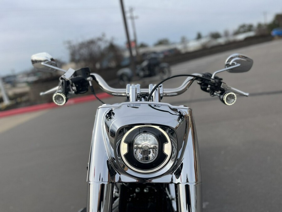 2026 Harley-Davidson® Fat Boy® FLFB Vivid Black Chrome Trim