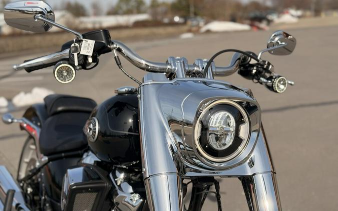 2026 Harley-Davidson® Fat Boy® FLFB Vivid Black Chrome Trim