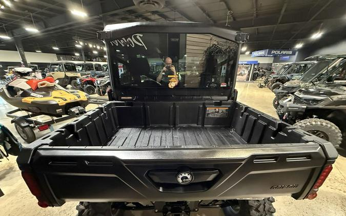 2025 Can-Am® DEFENDER LIMITED CAB HD10