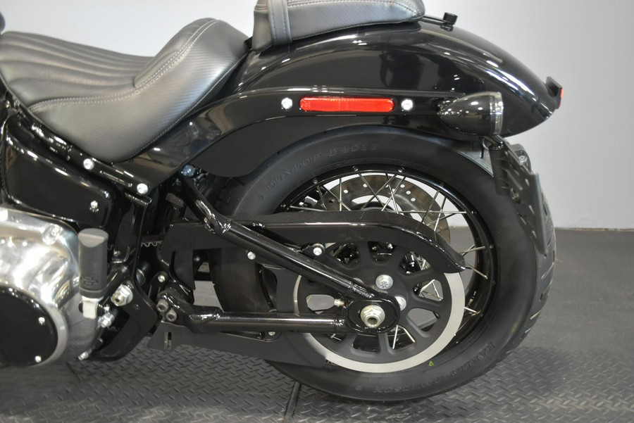2026 Harley-Davidson Street Bob Vivid Black Chrome Laced Wheels