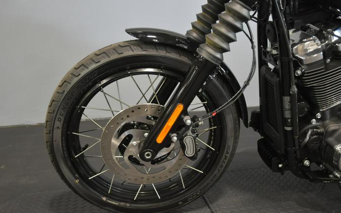 2026 Harley-Davidson Street Bob Vivid Black Chrome Laced Wheels