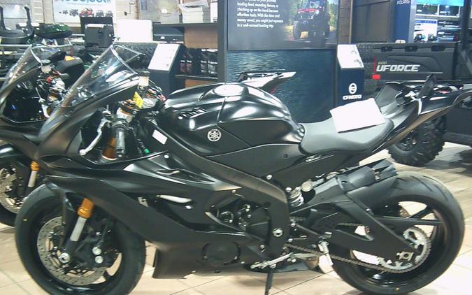 2026 YAMAHA YZF-R6 RACE