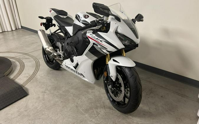2027 Honda CBR1000RR (CBR10RRV)
