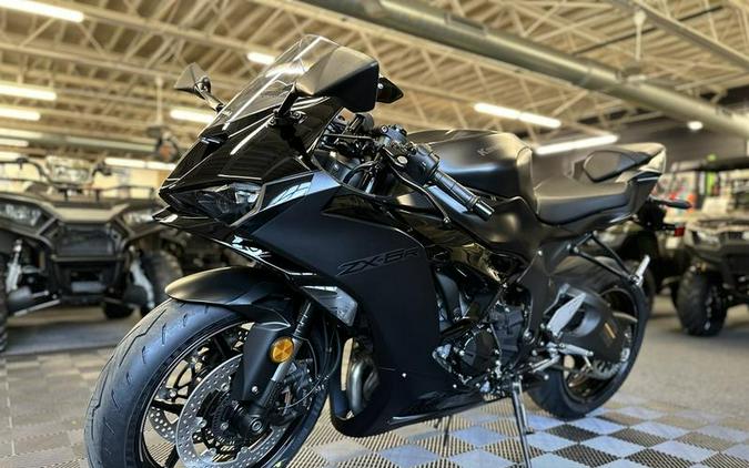 2024 Kawasaki Ninja® ZX™-6R Metallic Flat Spark Black/Ebony