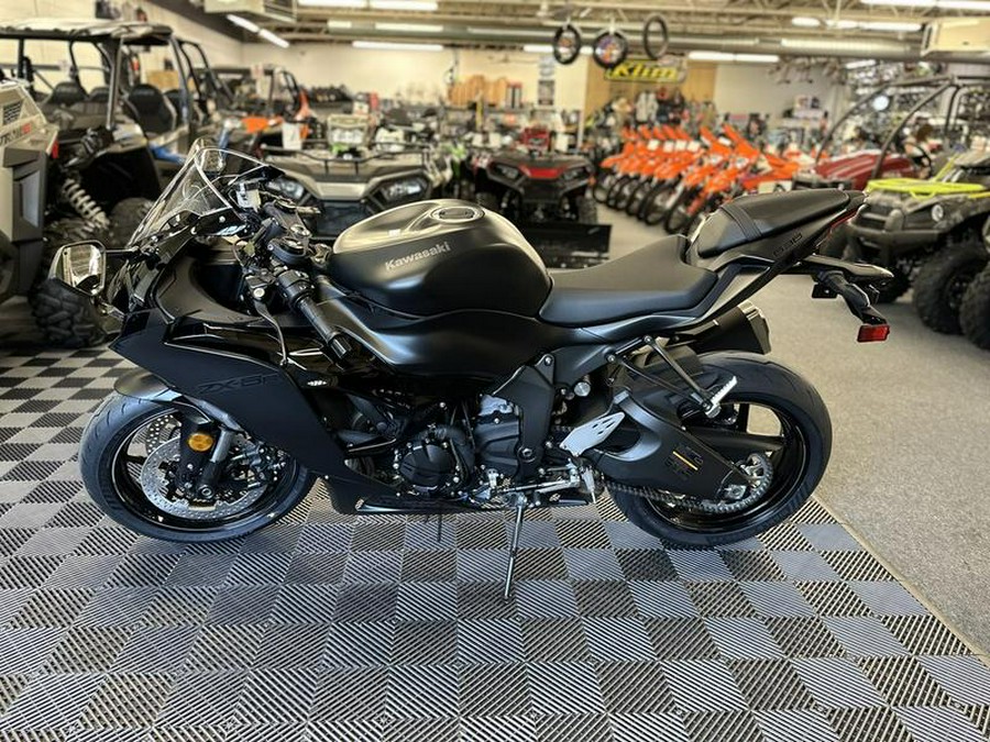 2024 Kawasaki Ninja® ZX™-6R Metallic Flat Spark Black/Ebony