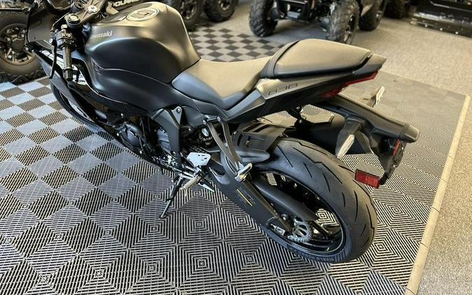 2024 Kawasaki Ninja® ZX™-6R Metallic Flat Spark Black/Ebony