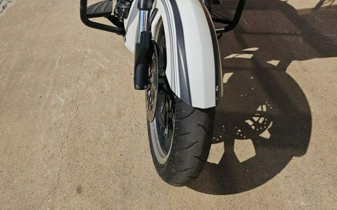 2016 Victory Magnum® Base