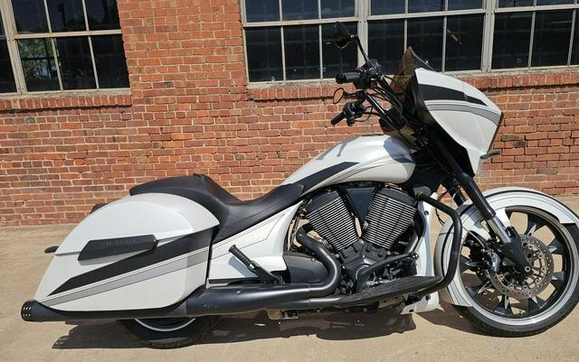 2016 Victory Magnum® Base