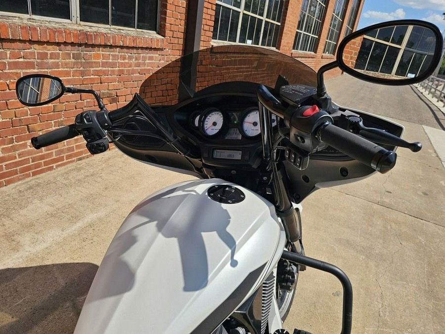 2016 Victory Magnum® Base