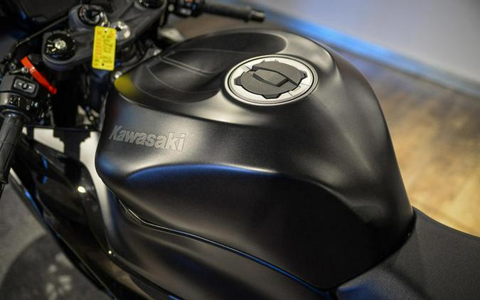 2024 Kawasaki Ninja® ZX™-6R Metallic Flat Spark Black/Ebony