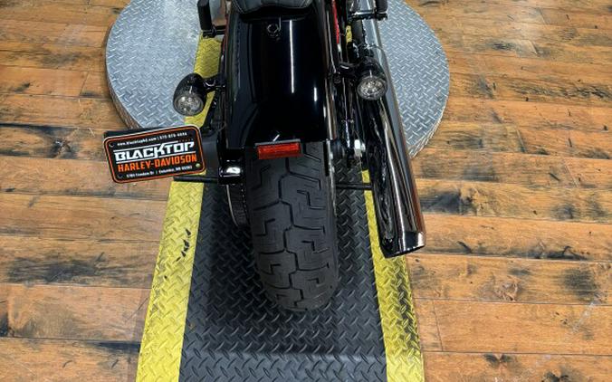 2025 Harley-Davidson® Street Bob™ VIVID BLACK