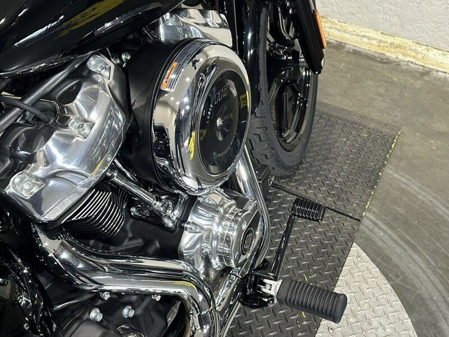 2025 Harley-Davidson® Street Bob® Vivid Black