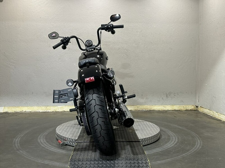 2025 Harley-Davidson® Street Bob® Vivid Black