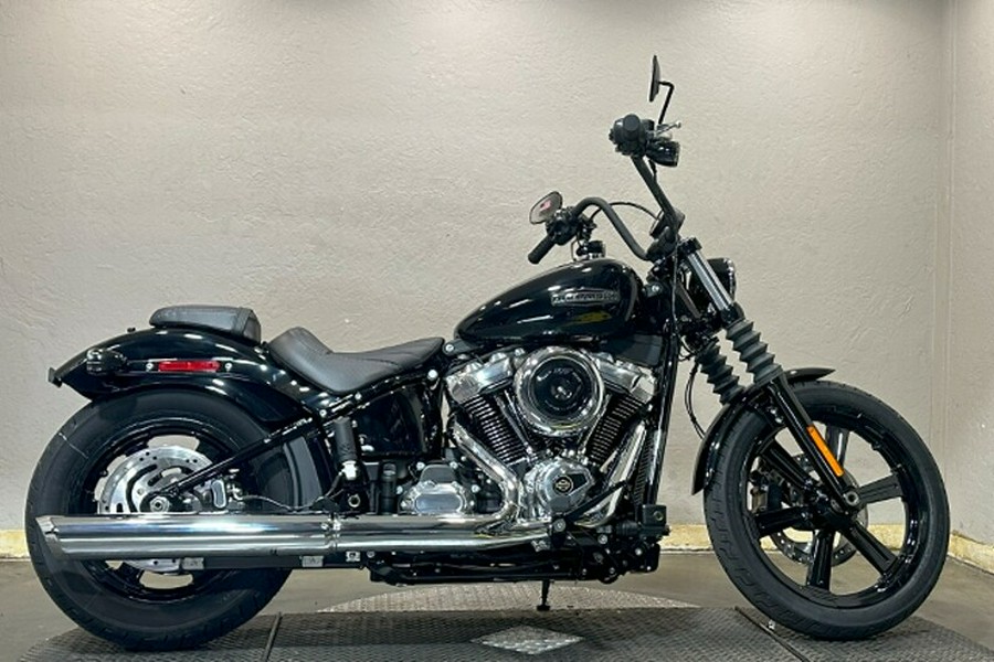 2025 Harley-Davidson® Street Bob® Vivid Black