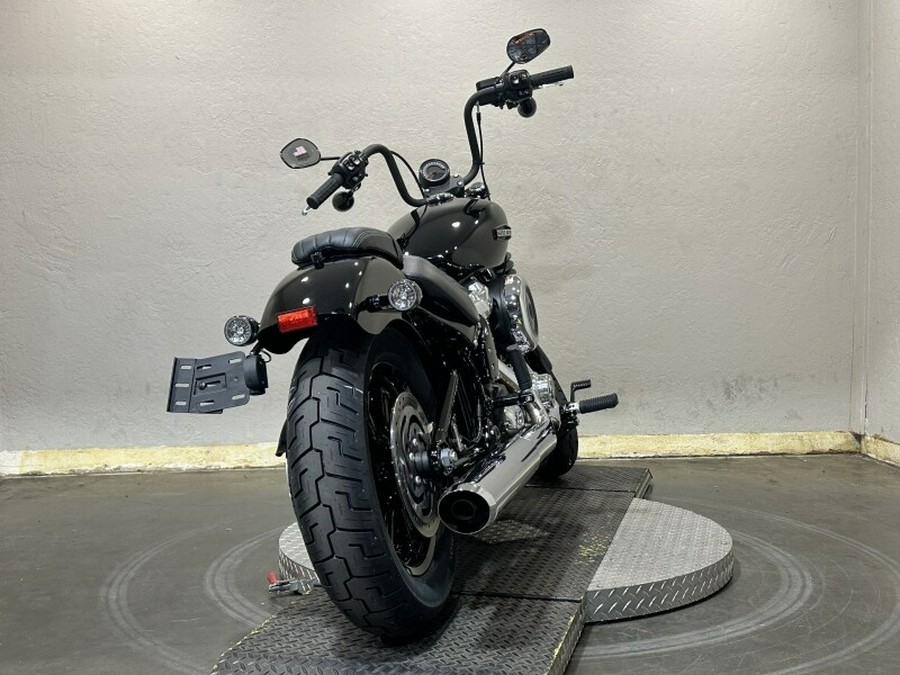 2025 Harley-Davidson® Street Bob® Vivid Black