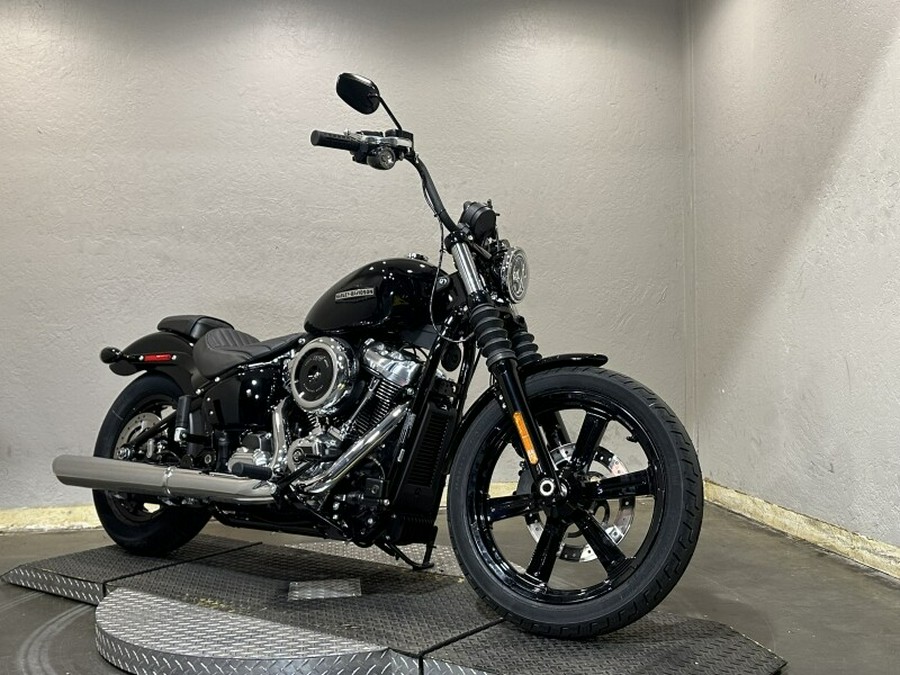 2025 Harley-Davidson® Street Bob® Vivid Black