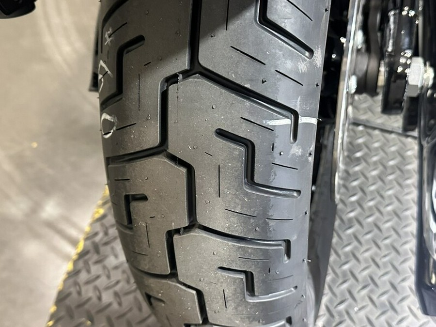 2025 Harley-Davidson® Street Bob® Vivid Black