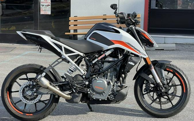 2022 KTM Duke 390