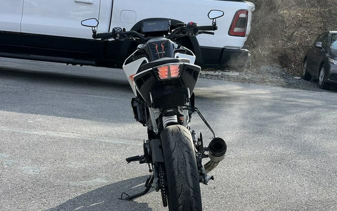 2022 KTM Duke 390