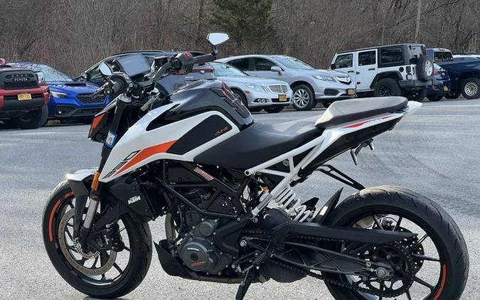 2022 KTM Duke 390