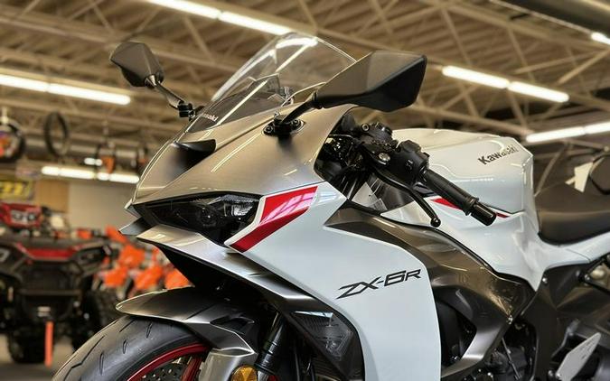 2024 Kawasaki Ninja® ZX™-6R Pearl Robotic White/Metallic Graphite Gray