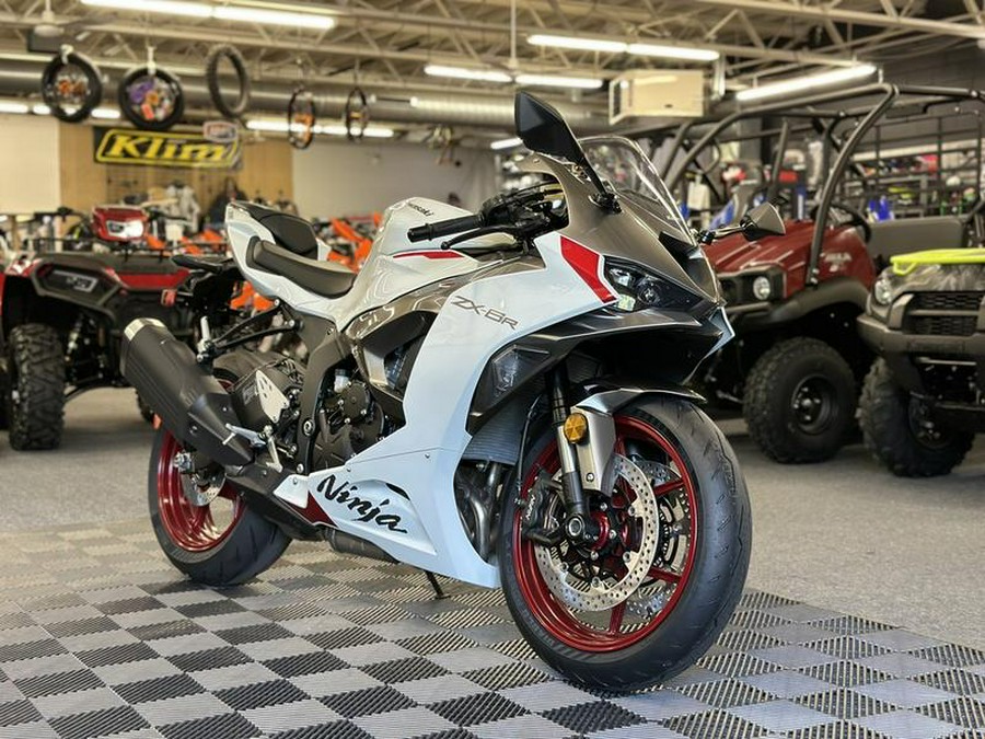 2024 Kawasaki Ninja® ZX™-6R Pearl Robotic White/Metallic Graphite Gray