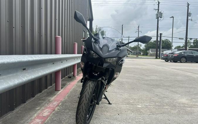2025 Kawasaki Ninja 500 ABS Metallic Flat Spark Black/Metallic ABS