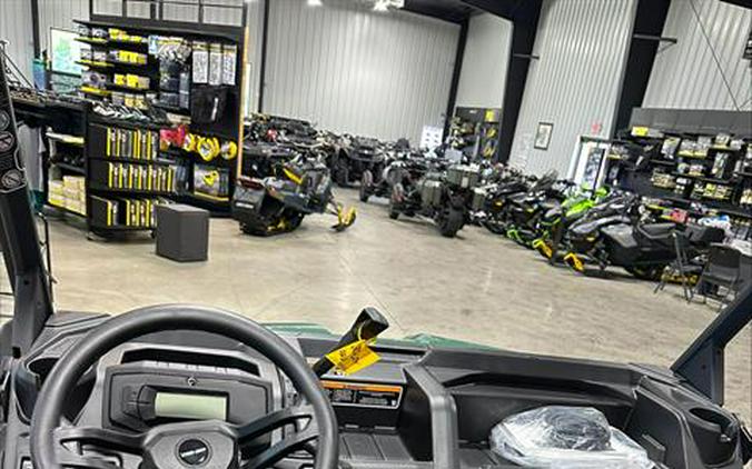 2025 Can-Am Defender MAX HD7