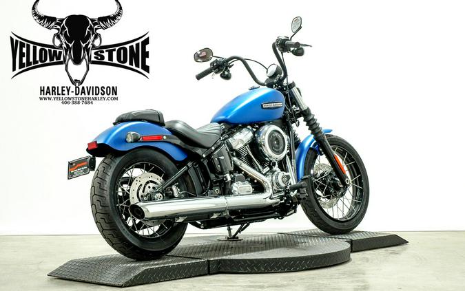 2026 Harley-Davidson® Street Bob® Aurora Blue Denim Chrome Laced Wheels