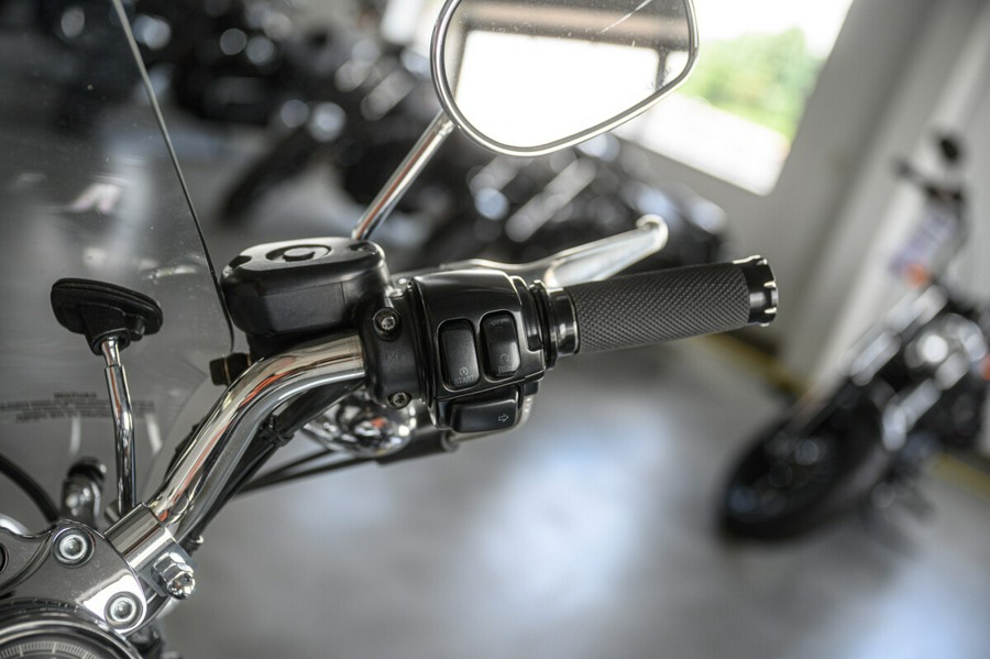 2004 Harley-Davidson Sportster 883 Custom XL 883C