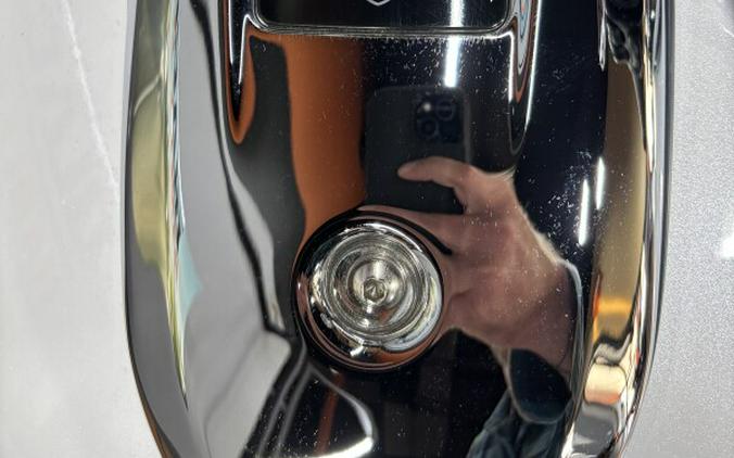 2024 Harley-Davidson® Breakout™ 117 WHITE ONYX PRL CO