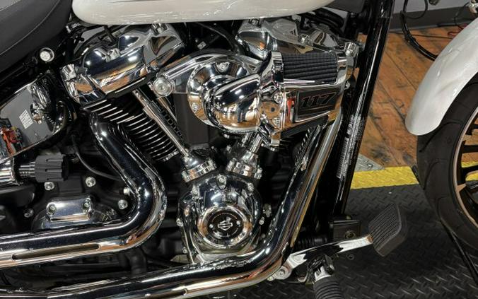 2024 Harley-Davidson® Breakout™ 117 WHITE ONYX PRL CO