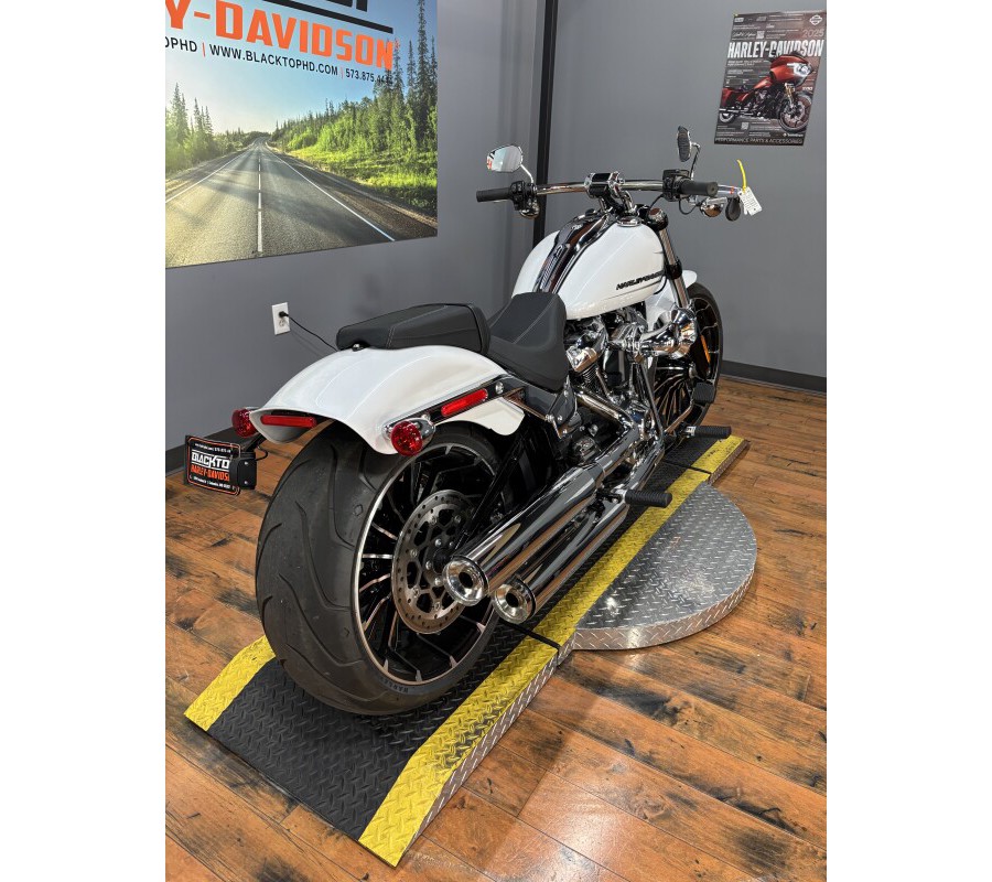 2024 Harley-Davidson® Breakout™ 117 WHITE ONYX PRL CO