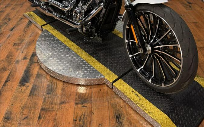 2024 Harley-Davidson® Breakout™ 117 WHITE ONYX PRL CO