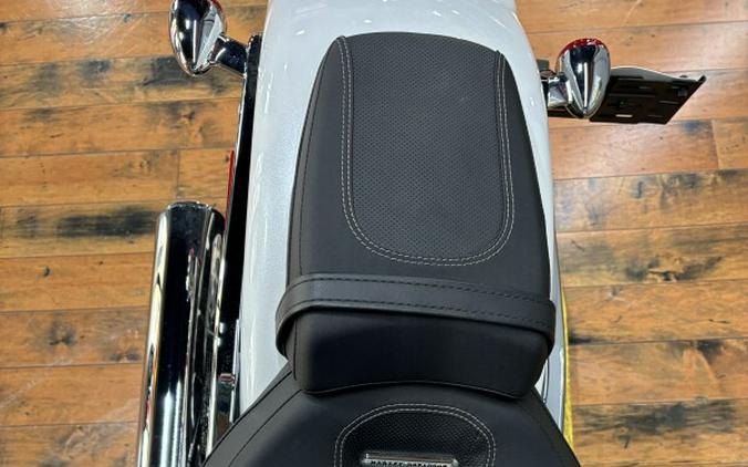 2024 Harley-Davidson® Breakout™ 117 WHITE ONYX PRL CO