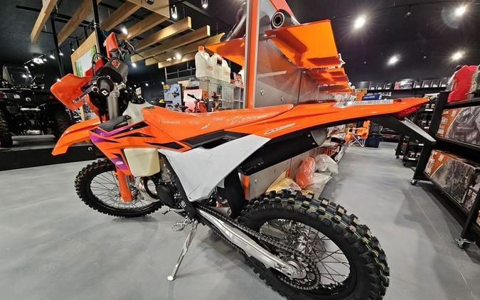 FIRST LOOK! KTM INTRODUCES 2024 KTM 300XC-W HARD-ENDURO MODEL