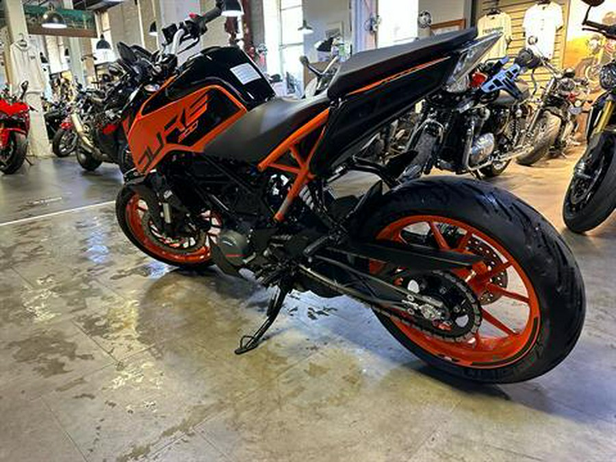 2022 KTM 200 Duke