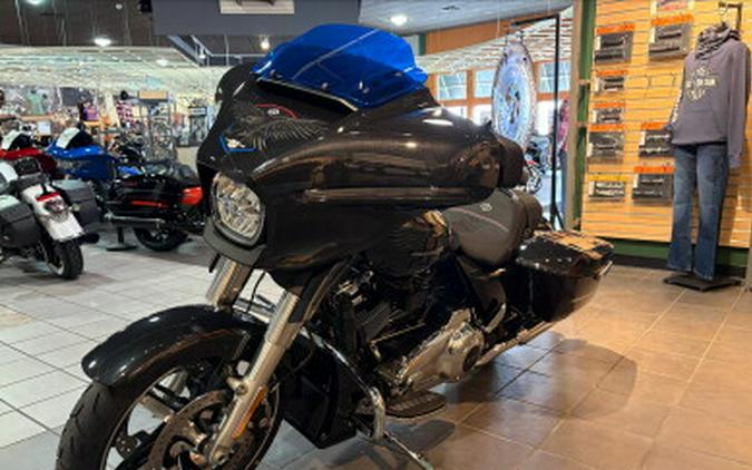 2026 Harley-Davidson® Street Glide® Midnight Ember Chrome Trim