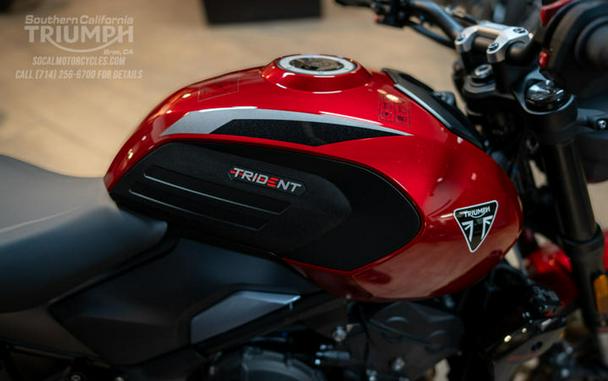 2026 Triumph Trident 800 Carnival red