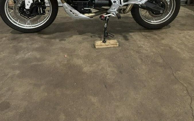 2025 Moto Guzzi V85 TT