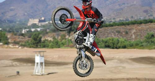2020 Honda CRF250R First Ride Review https://t.co/JyxYN0dwNh...