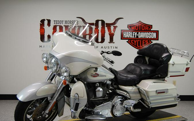 2008 Harley-Davidson® FLHTCUSE3 - CVO™ Ultra Classic® Screamin' Eagle® Electra Glide®