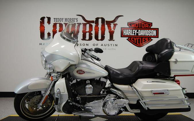 2008 Harley-Davidson® FLHTCUSE3 - CVO™ Ultra Classic® Screamin' Eagle® Electra Glide®