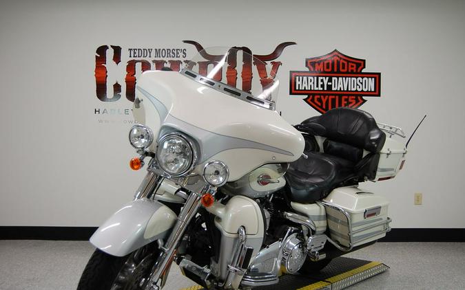 2008 Harley-Davidson® FLHTCUSE3 - CVO™ Ultra Classic® Screamin' Eagle® Electra Glide®